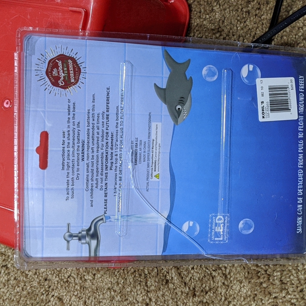 Color Changing Shark Bath Plug - Picture 3 of 3